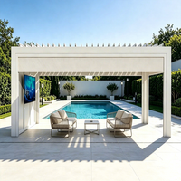 Pergola bioclimatique autoportante en aluminium blanc avec toit à lames motorisées et auvent latéral rétractable, pergola de jardin en aluminium