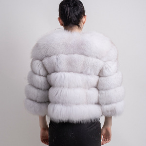 YY1801 本物の天然キツネの毛皮を使用したクロップドジャケット - Product Image 3