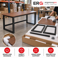 Bureau d'ordinateur moderne pour la maison avec plateau en bois couleur noyer et structure en acier noir pour l'étude et le bureau à domicile