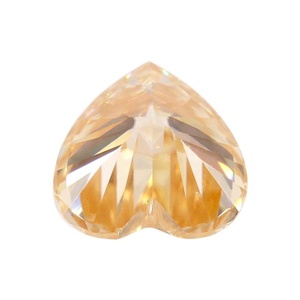 Anillo de Oro con Piedra Suelta de Moissanita Color Champán en Forma de Corazón - Product Image 2