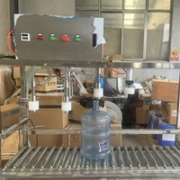 Machine de remplissage d'eau en bouteille de 5 gallons à commande manuelle bon marché
