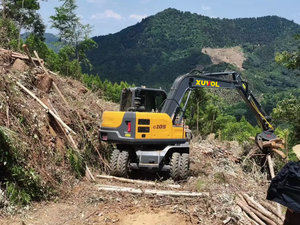 Machinerie forestière, excavatrice sur roues avec grappin à bois XUVOL - Product Image 4