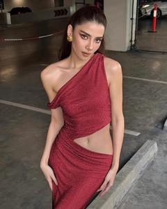 <span class=keywords><strong>ชุด</strong></span><span class=keywords><strong>ราตรี</strong></span>ทรงหางปลาประดับคริสตัลแบบไหล่เฉียง แขนกุด ดีไซน์หรูหราสำหรับงานปาร์ตี้ จาก OUDINA Boutique Clothing - Product Image 5