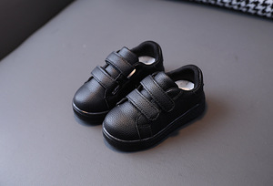 รองเท้าเด็กนักเรียนพื้นนิ่มสีพื้นเรียบง่ายสำหรับเด็กผู้ชายและเด็กผู้หญิง รองเท้าสีดำสำหรับเด็กนักเรียน ขายส่ง - Product Image 5