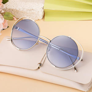 แว่นกันแดดแฟชั่นทรงกลมสำหรับผู้หญิง ป้องกันรังสียูวี 400 ระดับ 2 กรอบพลาสติกและโลหะ - Product Image 3