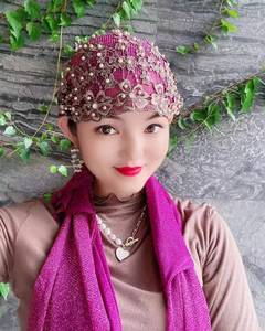 Gorro de mujer con cuentas de acrílico y diamantes de imitación, anudado, ecológico, transpirable, para viajes al aire libre y ocio. - Product Image 1