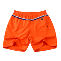 Op maat gemaakte Shark One Plus heren groene gestreepte peach skin 100% polyester snel drogende waterdichte strandshorts & bikini