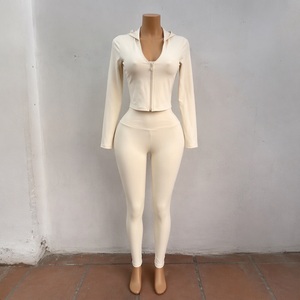 Set da <span class=keywords><strong>Donna</strong></span> <span class=keywords><strong>Stile</strong></span> <span class=keywords><strong>Y2K</strong></span> in 4 Pezzi: Fascia per Capelli, Giacca, Tuta con Cappuccio e Zip, Top Aderente, Set Yoga Capril - Product Image 2