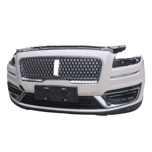 Accesorios de Alta Calidad para Lincoln Corsair: Rejilla Delantera Negra y Blanca Usada para Radiador y Parachoques - Product Image 5