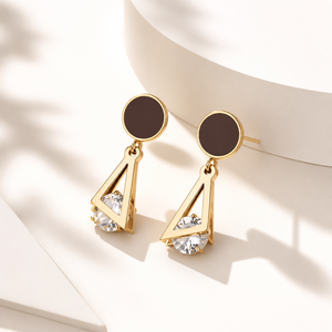 Boucles d'oreilles pendantes géométriques en acrylique, en acier inoxydable plaqué or 14 carats sous vide, forme triangle - Product Image 1