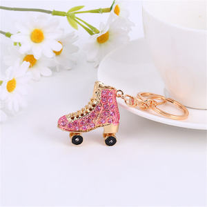 Regalo creativo zapatos de patinaje de diamantes de agua llavero de coche lindo zapatos de tacón alto bolsa colgante llavero - Product Image 4