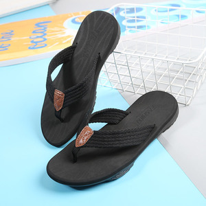 Chaussures de plage d'été pour hommes, tongs noires confortables, glissades à fond épais et doux, pantoufles d'extérieur antidérapantes, Offre Spéciale pour un usage domestique - Product Image 2