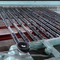 Machine à tisser des paniers en treillis métallique pour les boules de racines de arbres transplantes