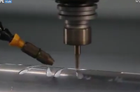 Centre d'usinage CNC automatique à quatre axes motorisé PARKER pour le fraisage et le perçage de profilés PVC et aluminium, murs-rideaux