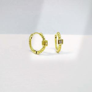 Precio de fábrica, plata 925, pendientes pequeños coreanos de plata de ley, elegantes y minimalistas, pendientes de aro de moda chapados en oro de 18k. - Product Image 2