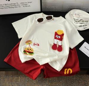 Conjunto de Dos Piezas de Verano para Niña Pequeña, Listo para Enviar, con Estampado de Fresas en Cuadros Verdes, Bordado, Algodón, con Volantes, en Liquidación - Product Image 2