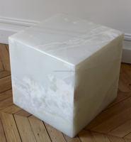 Luxe 30*30*50 40*40*40 Petit Cube De Marbre Décor Chambre Translucide Blanc Onyx Stand Carré Table D'appoint Onyx Pierre Plinthe