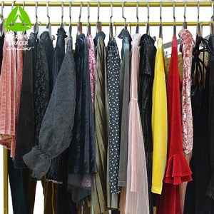 Contenitore all'ingrosso scarpe Bundle vestiti usati balla scegliere da corea del sud abbigliamento usato Bundle - Product Image 3