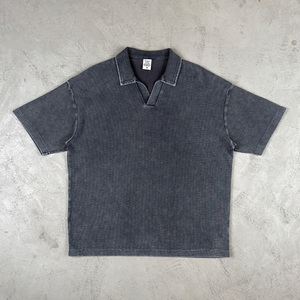 เสื้อโปโลผู้ชายแขนสั้นผ้าวาฟเฟิลสีดำ 230 แกรม แบบฟอกสีซีดจางสไตล์ Stone Acid Sun Faded พร้อมสำหรับพิมพ์ลาย DTG ตามสั่ง - Product Image 4