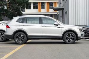 Autos Usados Volkswagen <span class=keywords><strong>Tiguan</strong></span> L 2021, 4 Puertas, 5 Asientos, SUV Mediano-Grande, Todoterreno, Auto Confiable, Éxito de Ventas Global, Auto de Bajo Consumo, Disponible en Fábrica - Product Image 4