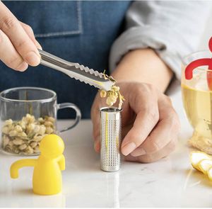 Infuseur à poignée en silicone avec filtre en acier inoxydable à mailles fines pour thé en feuilles - Product Image 3