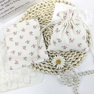 Bolsa de Algodón con Estampado de Flores Pequeñas, Diseño Mediano, Sorprendentemente Suave y Cómodo, Bolsa de Almacenamiento Local para Joyas - Product Image 2