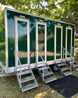Maison préfabriquée à 4 stations Salles de douche Salle de bain portable Camping en plein air Toilettes mobiles Remorque de luxe pour toilettes avec DOT