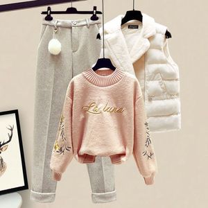 Set Elegante da Donna Tre Pezzi: Giacca in Cotone Imbottito, Gilet, Maglione a Maniche Lunghe e Pantaloni in Lana - Product Image 3
