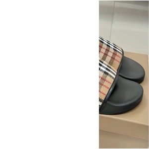 Low-price wholesale summer fashionable and simple home-use slip-on soft-soled comfortable and anti-slip shoes - Product Image 3
