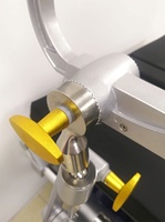 Dispositif Neuro-Clamp pour la Stabilisation et la Fixation Crâniennes