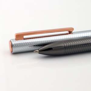 Stylo à bille gravé en métal canon de fusil foncé - Product Image 5