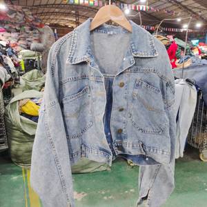 <span class=keywords><strong>Vente</strong></span> en gros de ballots de 45kg de costumes de femmes d'occasion vestes en jean d'occasion à la mode veste en jean d'occasion - Product Image 1