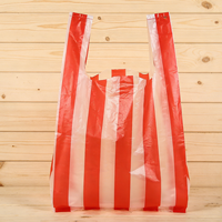 Rot-Weiß Gestreifte PE-Weste Plastiktüte, Einweg-Supermarkt-Einkaufstasche im T-Shirt-Stil