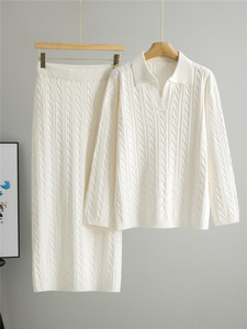 Completo in Maglia Taglia Unica per Donna, Elegante e Giovanile Stile Primaverile, Maglione a Collo Alto con Lavorazione a Trecce e Gonna Abbinata - Product Image 4