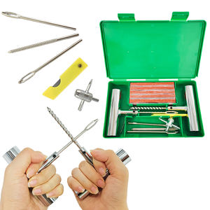 Kit de Herramientas para Reparación de Pinchazos de Neumáticos de Emergencia, Herramientas Metálicas Resistentes, Estuche Compacto para Automóvil, Camioneta, SUV y Motocicleta, Uso en Carretera - Product Image 3