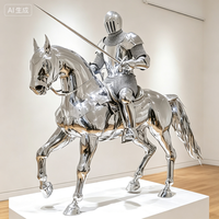 Sculpture de cheval rond en acier inoxydable poli miroir |   Statue de guerrier en métal moderne pour la décoration artistique de luxe du hall d'hôtel
