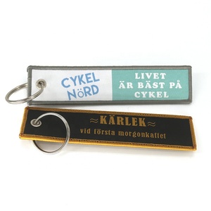 Étiquettes textiles en gros à faible MOQ, personnalisées, bon marché, avec nom et logo sur les deux côtés, porte-clés tissés à la machine pour souvenirs - Product Image 3