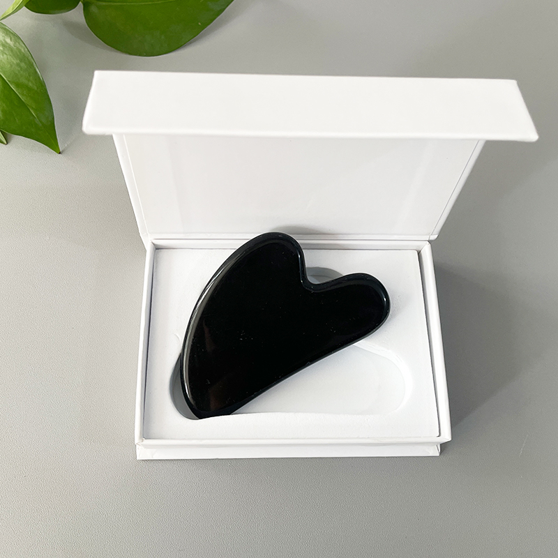 Gua sha en obsidienne noire avec boîte