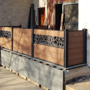 Patio balcón <span class=keywords><strong>madera</strong></span> impresión esgrima paneles resistencia UV impermeable WPC pared esgrima lleva con poste <span class=keywords><strong>para</strong></span> jardín <span class=keywords><strong>exterior</strong></span> - Product Image 1