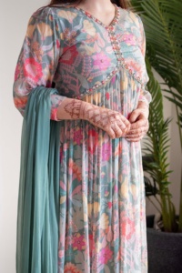 Nouveau Design Tendance Indien et Pakistanais Vêtements Floral Alia coupe Costume pour Tenue Décontractée Disponible au Prix de Gros - Product Image 2