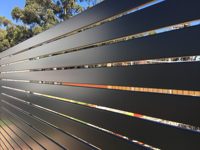 Valla de Seguridad de Aluminio con Parte Superior Plana, Recubierta con Polvo, Ecológica, 8 pies de Altura, Estilo Madera Natural, Servicio de Modelado 3D