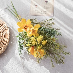 Herthy's Journal Bouquet de fleurs artificielles jaunes en tissu tissé plastique pour décoration intérieure et accessoires de mariage CF01253 - Product Image 2