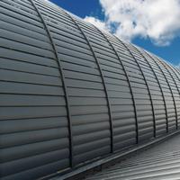 Façade à lamelles de grande envergure pour la conception extérieure des terminaux aéroportuaires