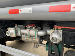 Camión de Bombeo de Agua a Alta Presión HOWO de 10 CBM y 10 Toneladas para Limpieza Urbana - Product Image 5