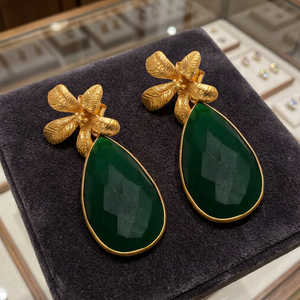 Boucles d'oreilles pendantes unisexes en laiton plaqué or 24 carats, tendance, avec quartz vert, forme poire et coussin - Product Image 3