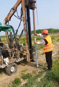 Pileuse <span class=keywords><strong>de</strong></span> poteaux <span class=keywords><strong>de</strong></span> garde-corps routiers TZ390 |   Hauteur <span class=keywords><strong>de</strong></span> poteau <span class=keywords><strong>de</strong></span> 3 m, conçu pour l'installation <span class=keywords><strong>de</strong></span> garde-corps sur autoroute - Product Image 4