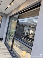 Fenêtre moderne à double vitrage avec cadre en PVC et alliage d'aluminium, à glissière horizontale et moustiquaire magnétique, résistante au vent, pour villa et appartement