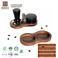 Suporte Organizador de Estação para Tamper de Café em Madeira de Nogueira com Compartimento para Ferramentas para Máquinas de Café de 51mm, 53mm e 58mm - Ideal para Baristas e Cozinhas
