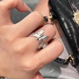 แหวนผีเสื้อเงินแท้ S925 ทำมือจากอิตาลีสำหรับผู้หญิง สไตล์โบราณ ดีไซน์เฉพาะ 18K ลายผีเสื้อขัดเงาแบบด้าน - Product Image 4