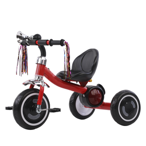 Tricycle Rouge pour Enfants à Prix d'Usine avec Roues Lumineuses, Musique, <span class=keywords><strong>Klaxon</strong></span> et Guirlandes – Jouet Porteur Durable pour Enfants, Meilleur Cadeau 2-7 Ans - Product Image 1